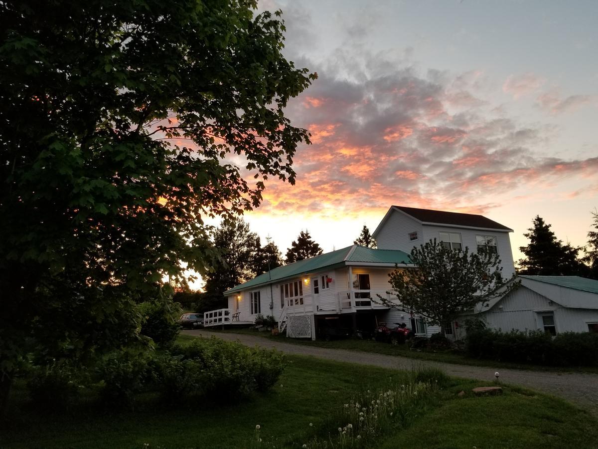 Gite Aux Jardins De L'Anse Perce Exterior photo